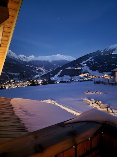 Appartement 'Scoiattolo' avec vue sur les montagnes, jardin partagé et Wi-Fi