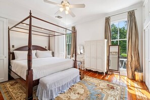 2 Schlafzimmer, Schreibtisch, Bügeleisen/Bügelbrett, Reisekinderbett