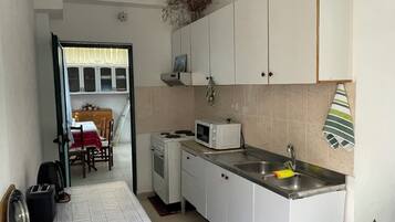 Frigorífic, microones, forn i placa de cuina