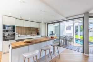 Kühlschrank, Mikrowelle, Ofen, Geschirrspüler