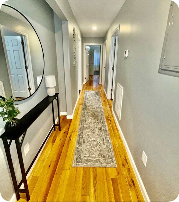 Interior - Luxurious, Cozy and Spacious 6-bedroom escape with parking sleeps up to 16. (Irvington)