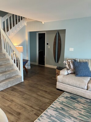 Smart TV, stereo - Coastal Comfort ~ 4-bedroom house in fantastic Pensacola Beach (Gulf Breeze)