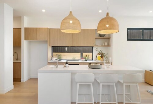 Luxurious 5 Bed Retreat + Pool near Gymea Village