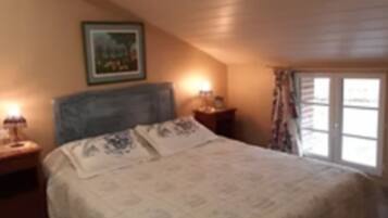 3 bedrooms, iron/ironing board, bed sheets