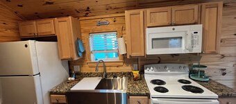 Charming 2-bedroom PET FRIENDLY cabin in Steinhatchee