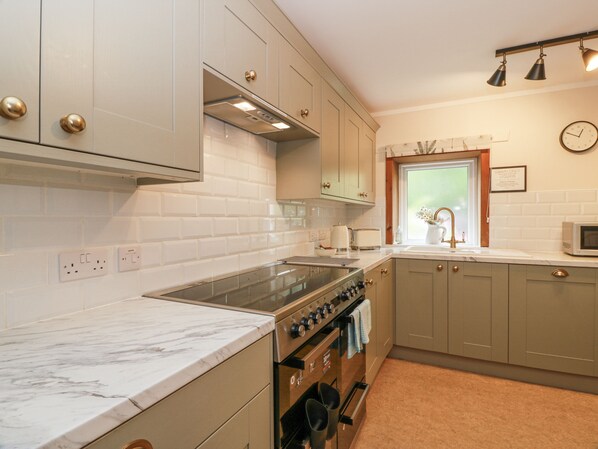Cottage | Private kitchen | Cookware/dishes/utensils