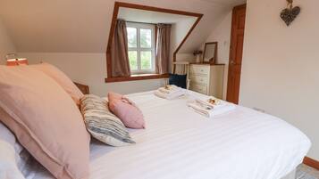 Cottage | 4 bedrooms, individually decorated, individually furnished, free WiFi