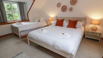 Cottage | 4 bedrooms, individually decorated, individually furnished, free WiFi