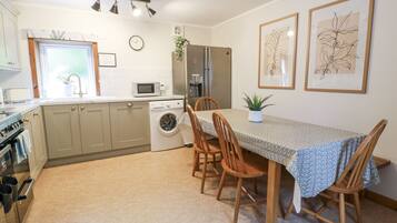 Cottage | Private kitchen | Cookware/dishes/utensils