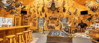 90 Acre Lodge w/ Pond | Foosball | Pool Table