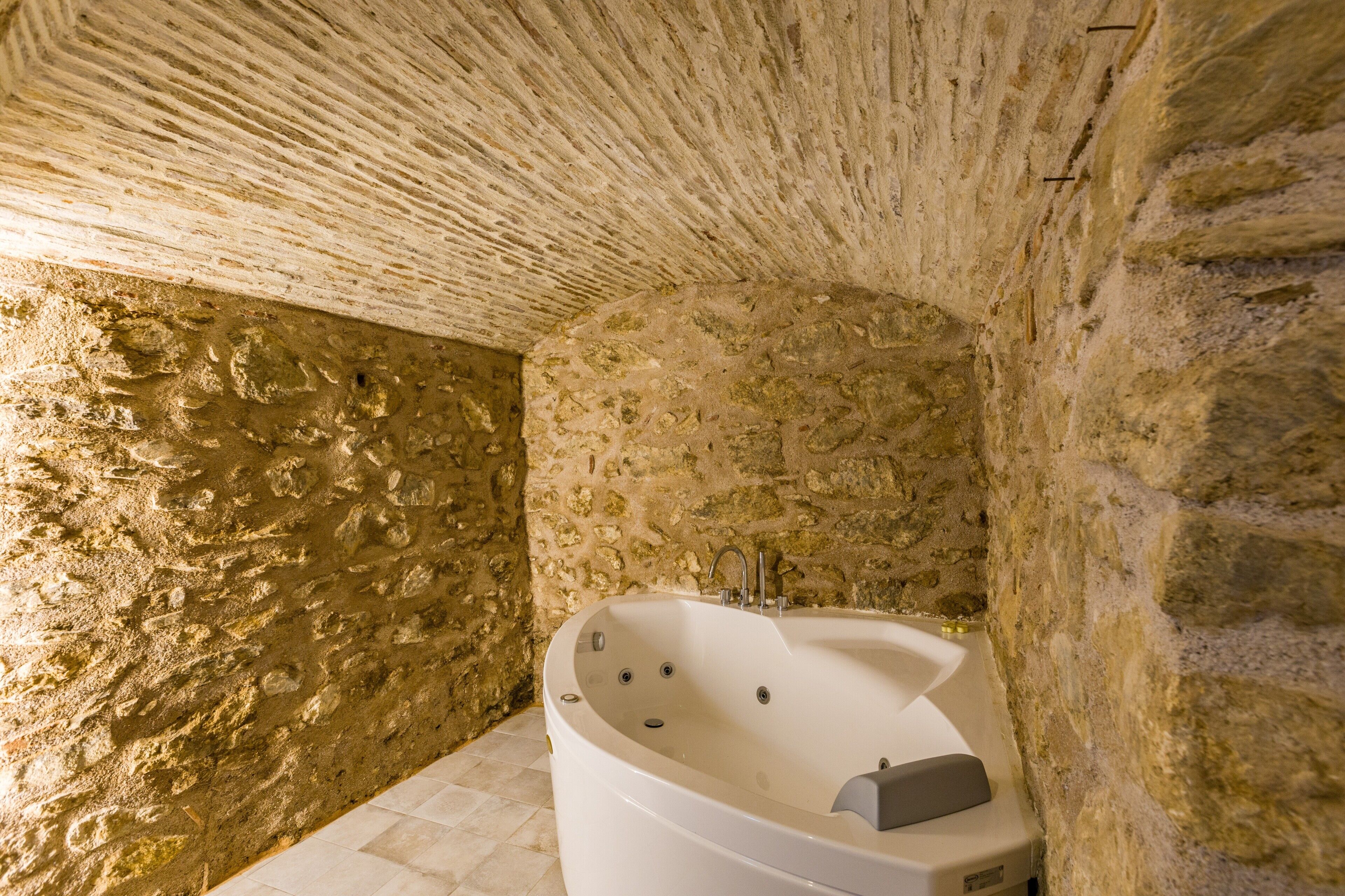 Een douche, een haardroger, handdoeken