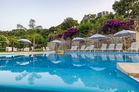 Pool. 'Arcaloro Resort Infinito' Room with Mountain View and Hot Tub