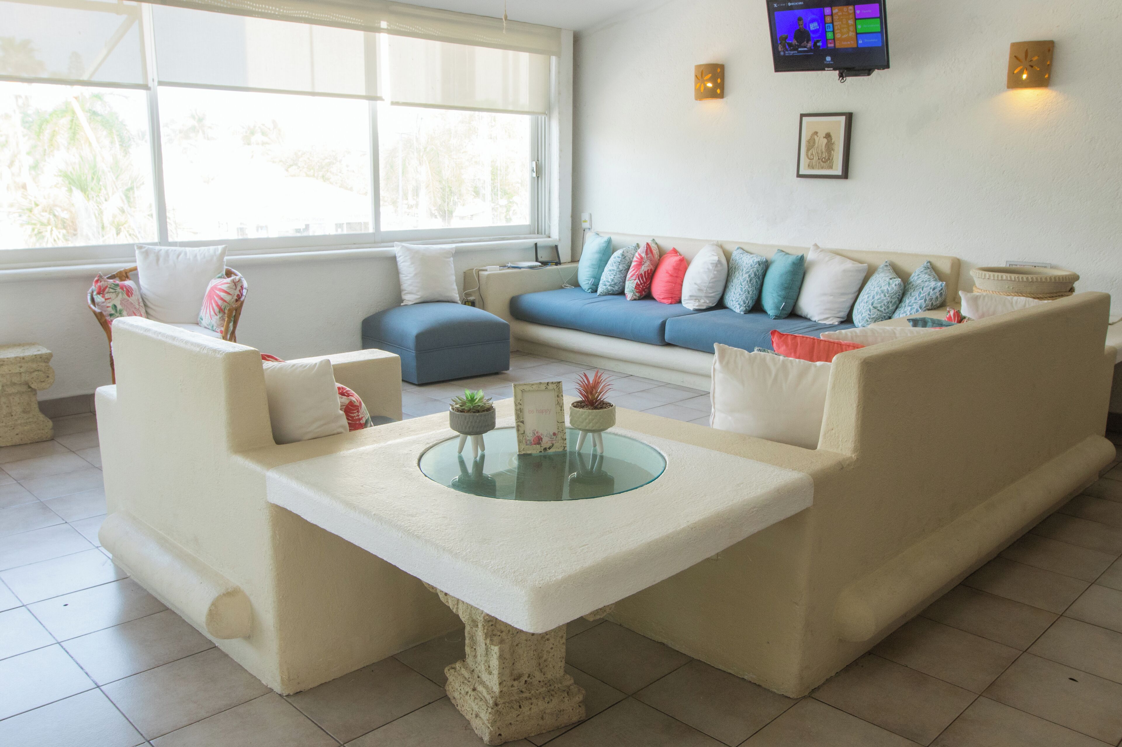 Apartment, 3 Bedrooms, Air conditioning | Living room