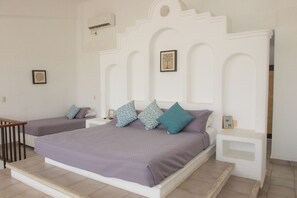 Apartment, 3 Bedrooms, Air conditioning | Iron/ironing board, free WiFi - Apt. with Jacuzzi Ixt. Zihuatanejo 3 BR (Ixtapa)