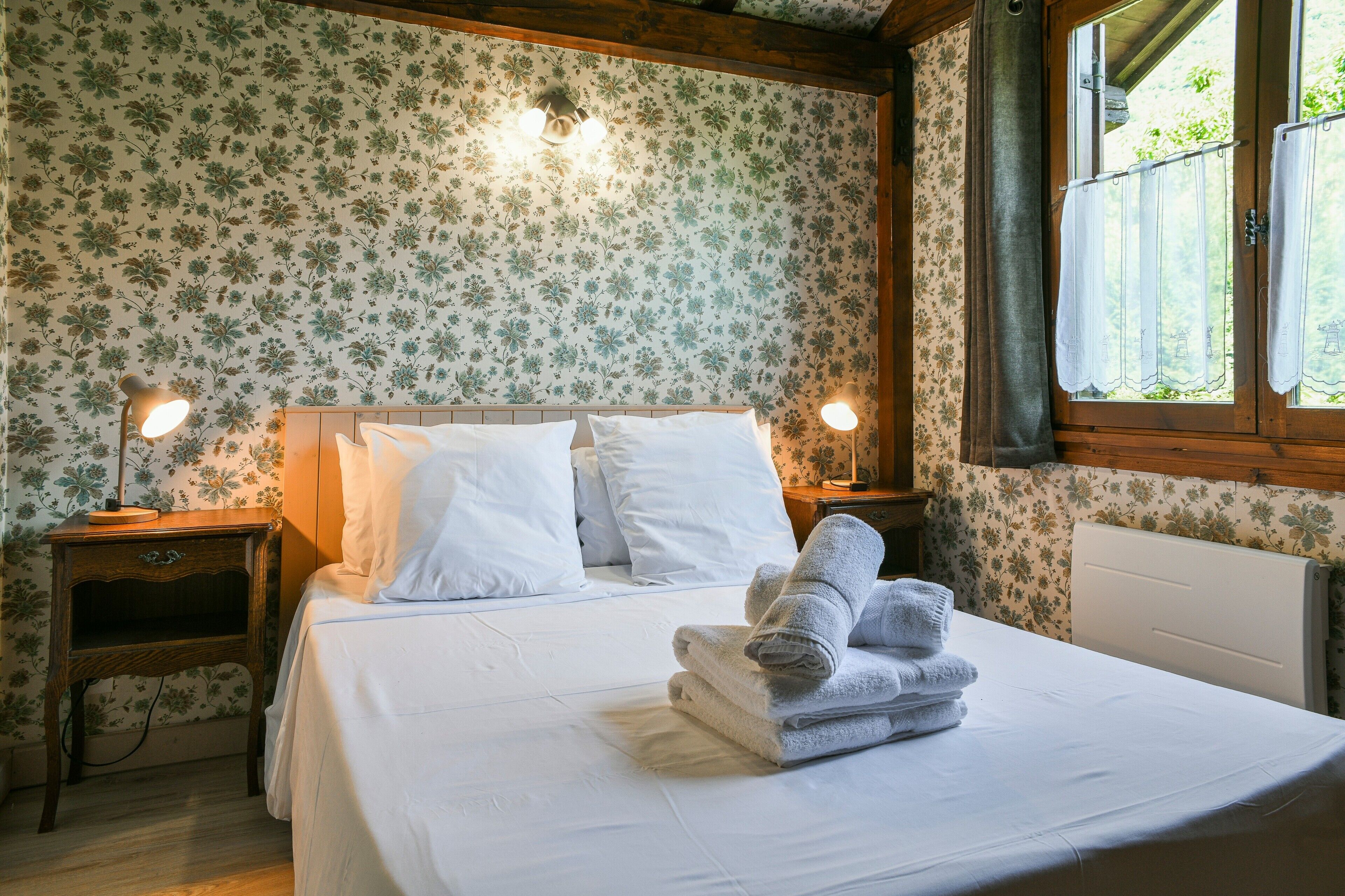 2 chambres, fer et planche à repasser, Wi-Fi, draps fournis
