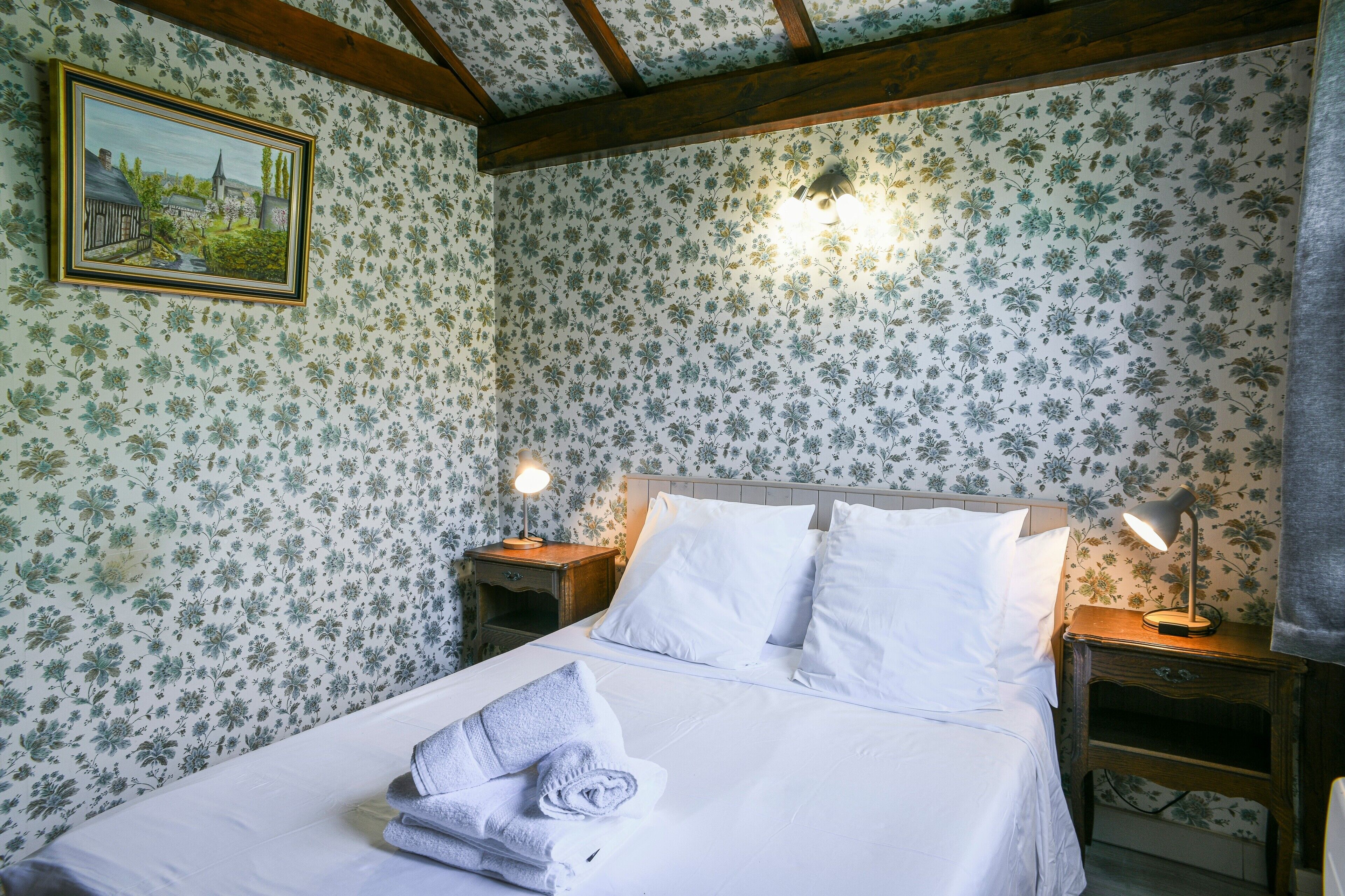 2 chambres, fer et planche à repasser, Wi-Fi, draps fournis