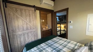 2 habitaciones, tabla de planchar con plancha, internet y ropa de cama