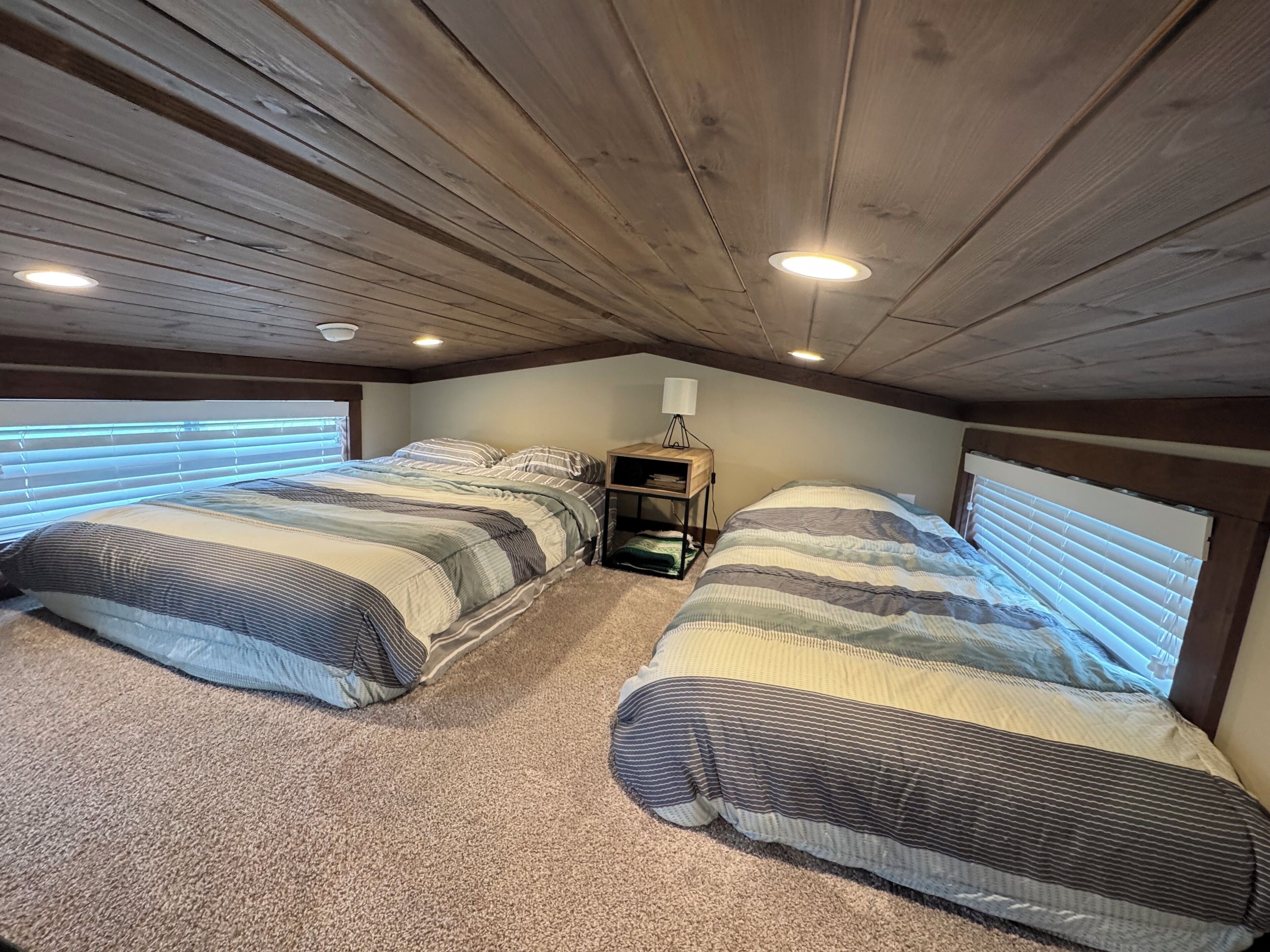 2 bedrooms, iron/ironing board, internet, bed sheets