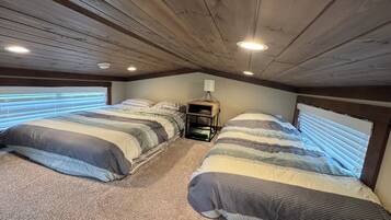 2 bedrooms, iron/ironing board, internet, bed sheets