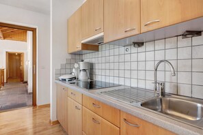 Kühlschrank, Herdplatte, Geschirrspüler