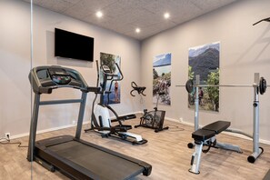 Fitness facility - Apartment 'Seaberhof 7' with Lake View, Shared Pool and Wi-Fi (Caldaro)