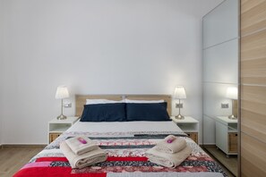 1 slaapkamer, een strijkplank/strijkijzer, wifi, beddengoed