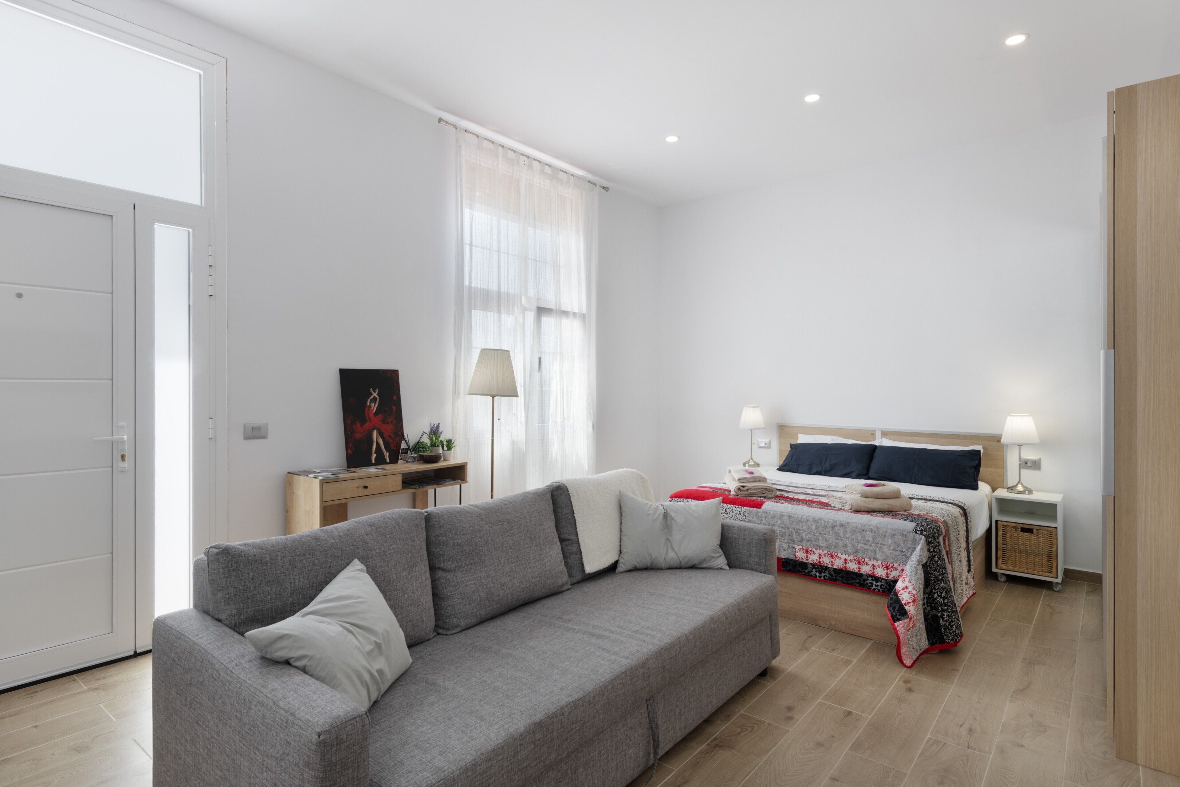 1 dormitorio, tabla de planchar con plancha, wifi y ropa de cama