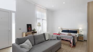 1 dormitorio, tabla de planchar con plancha, wifi y ropa de cama