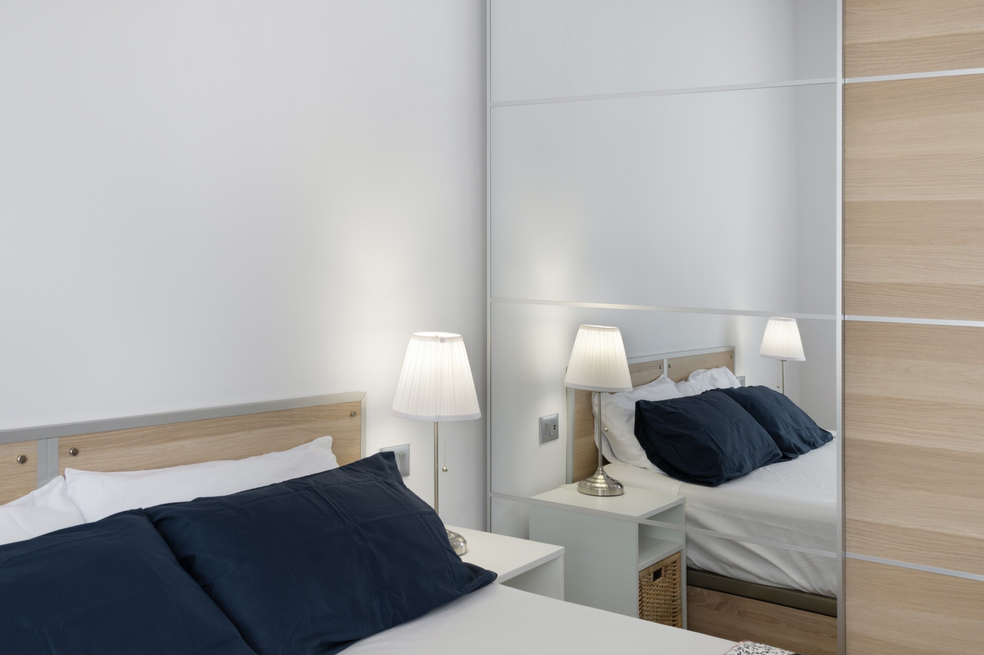 1 dormitorio, tabla de planchar con plancha, wifi y ropa de cama