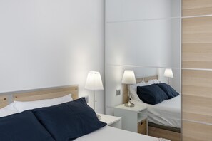 1 slaapkamer, een strijkplank/strijkijzer, wifi, beddengoed