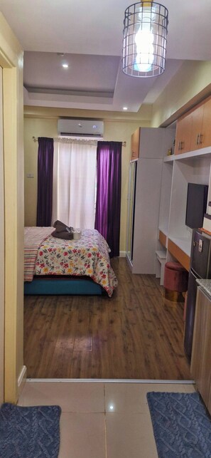 룸, 침실 여러 개, 발코니, 수영장 전망 | 1 개의 침실