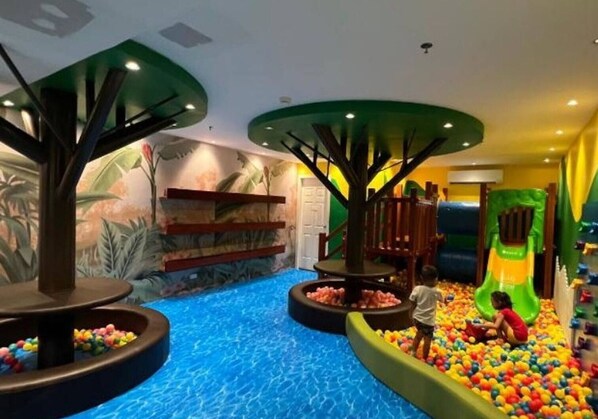 Room, Multiple Bedrooms, Balcony, Pool View | Children's area
