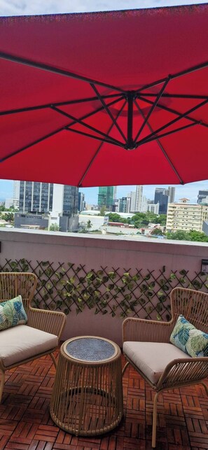 Zimmer, Mehrere Schlafzimmer, Balkon, Poolblick | Balkon