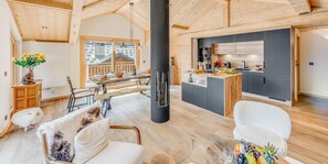 Televisie en een open haard