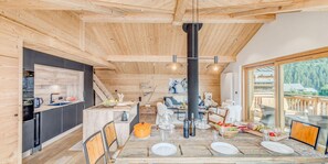 Interior - 350m from resort center, 3rd floor, view village/mountain, balcony, fireplace or stove, parking, tv (Champagny-en-Vanoise)