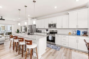 Fridge, microwave, oven, stovetop - Ocean Stay @ Lighthouse Bay (Ocean City)