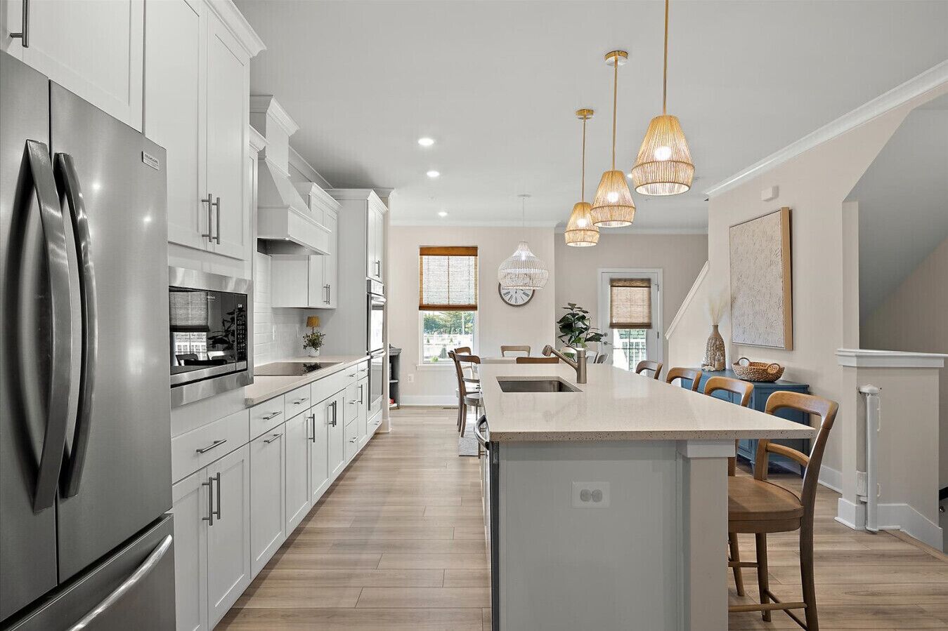 冷蔵庫、電子レンジ、オーブン、コンロ