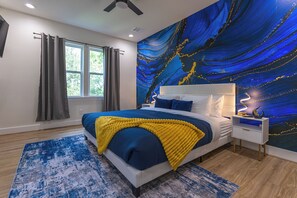 4 bedrooms, desk, iron/ironing board, travel cot - Houston Heights Rooftop Oasis | Game Room and More (Houston)