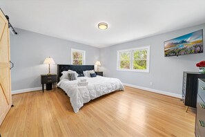 6 bedrooms, free WiFi, bed sheets