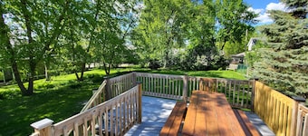 3-Bedroom House Steps From Town and Waterfront!