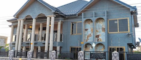 House, 6 Bedrooms, Balcony | Exterior