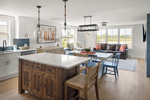 NEW Beachside Bungalow - 5Bd - Sunset View