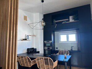 Mikrowelle, Ofen, Herdplatte, Geschirrspüler