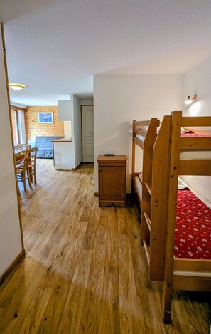 2 bedrooms