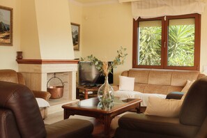 Smart TV, fireplace - L' Ametller - House Alt Empordà / Costa Brava, barbecue, volleyball (Ordis)