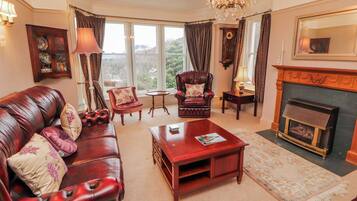 Cottage | Living area