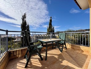 Outdoor dining - RelaxInCyprus 2-bedroom apartment with WiFi, AC in quaint Peyia (Peyia)