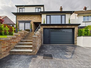 Exterior - Luxury Beach Stay With Hot Tub (Burry Port)