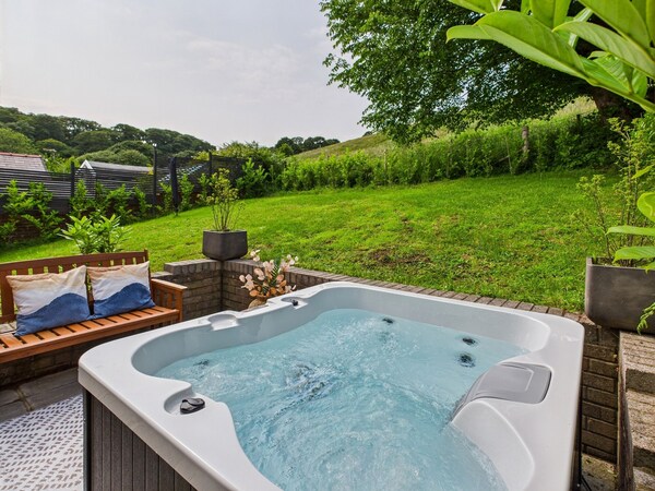 Luxury Beach Stay With Hot Tub - Burry Port