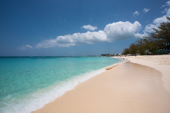 Beach nearby, sun loungers, beach towels